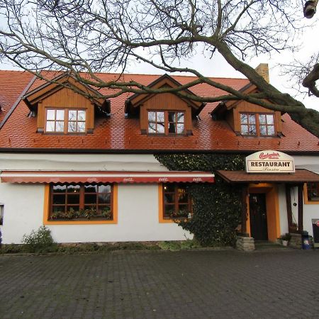 Pension & Restaurant U Konske Drahy Holkov Velesin Exterior photo